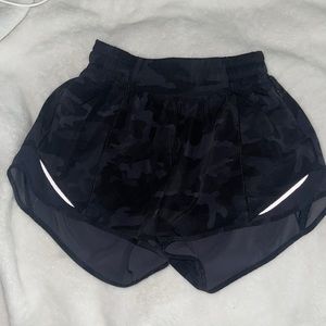 Camo Pattern Lululemon hottie hot shorts 4” inseam